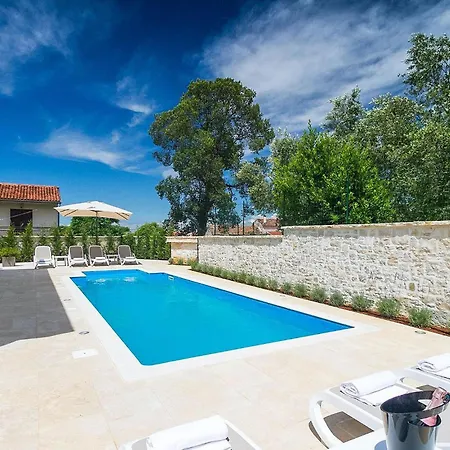 Ema Holiday home *