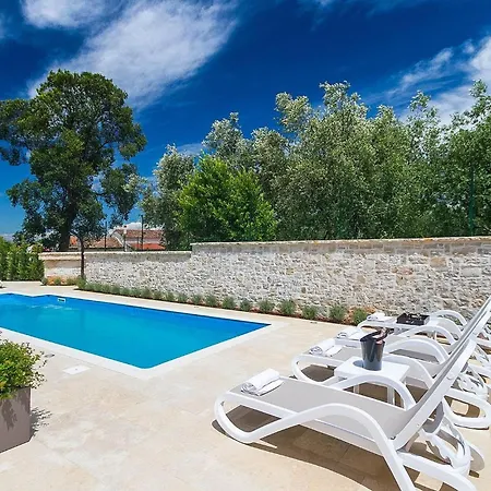 Holiday home Ema *
