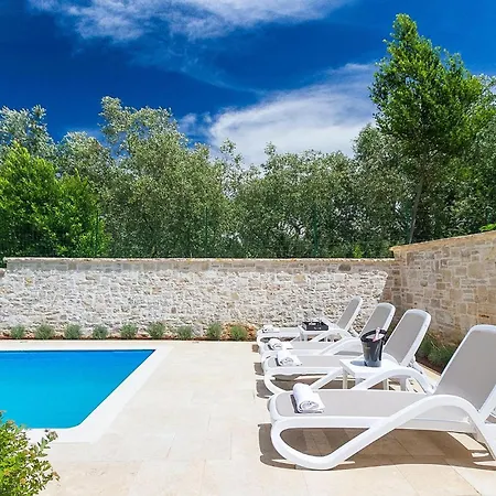 Holiday home Ema *